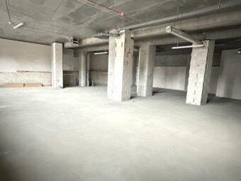 Przestronny lokal z bezpośrednim widokiem na rzekę