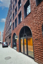 Granaria- lokal z bocznym widokiem na rzekę