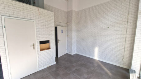 Elegancki lokal z dużymi witrynami, 2 m. postojowe