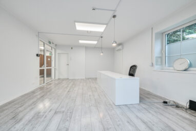 Niezależny budynek na ogrodzonej posesji Gdańsk