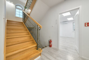 Niezależny budynek na ogrodzonej posesji Gdańsk