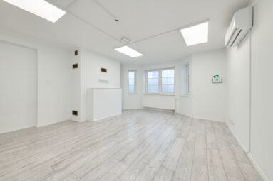 Niezależny budynek na ogrodzonej posesji Gdańsk