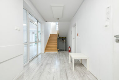 Niezależny budynek na ogrodzonej posesji Gdańsk