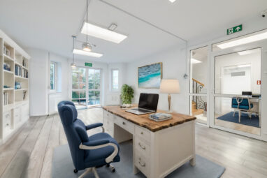 Niezależny budynek na ogrodzonej posesji Gdańsk