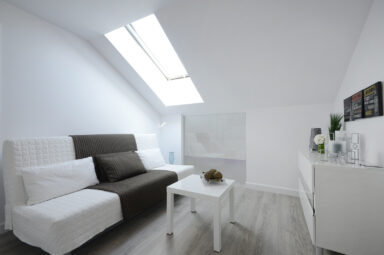 Dwupoziomowy apartament w inwestycji z basenem