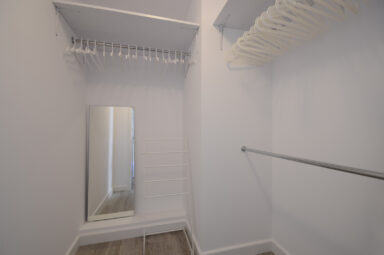 Dwupoziomowy apartament w inwestycji z basenem