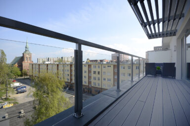 Dwupoziomowy apartament w inwestycji z basenem