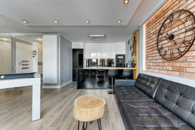 Dwupoziomowy apartament w inwestycji z basenem