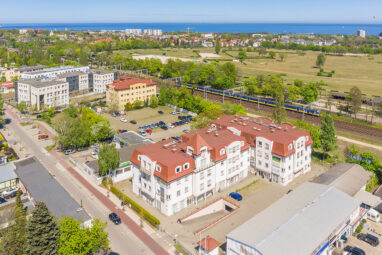 Całe piętro, winda, dużo miejsc parkingowych