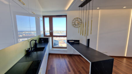 26 p. Sea Towers, widok na morze, po remoncie.