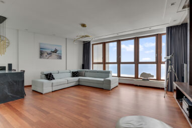 26 p. Sea Towers, widok na morze, po remoncie.