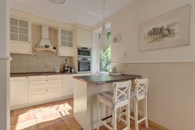 Dom w otoczeniu zieleni przy plaży-Jelitkowo