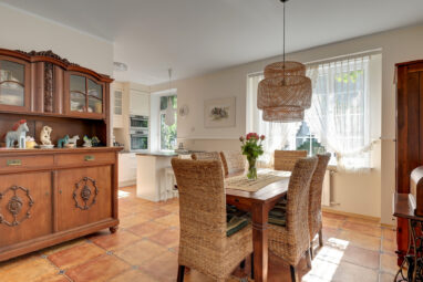 Dom w otoczeniu zieleni przy plaży-Jelitkowo