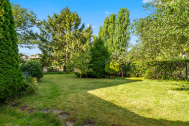 Dom w otoczeniu zieleni przy plaży-Jelitkowo