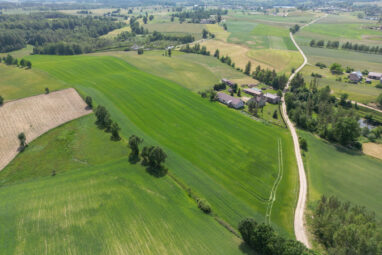 Żyj wolniej – magiczne miejsce z domem i stajnią