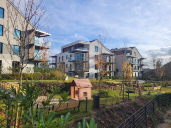 Duży ogródek, hala garażowa