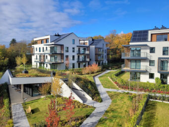 Duży ogródek, hala garażowa