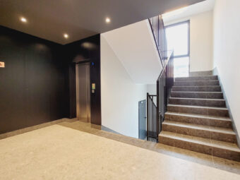 Wykończone pod klucz, miejsce w hali, komórka