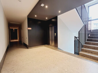 Wykończone pod klucz, miejsce w hali, komórka