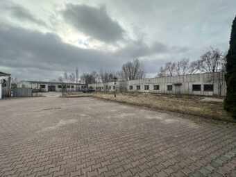 Plac z dwoma magazynami pod wynajem