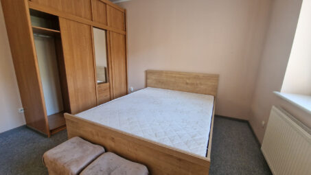 Dwa niezależne pokoje, miejsce w hali, komórka