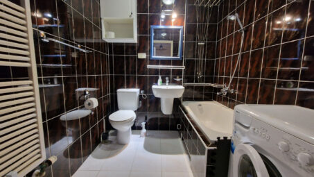 Dwa niezależne pokoje, miejsce w hali, komórka