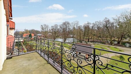 Ekskluzywny apartament z widokiem na park.