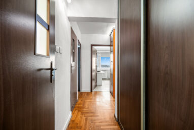 Spółdzielcze własnościowe 60 m² z balkonem Pustki