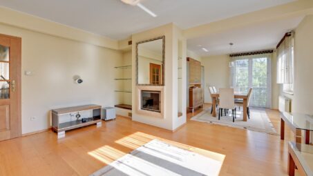 Kameralny budynek, osobna kuchnia, garderoba