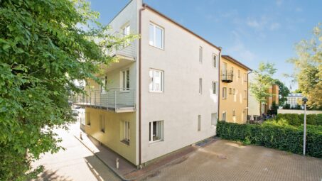 Kameralny budynek, osobna kuchnia, garderoba