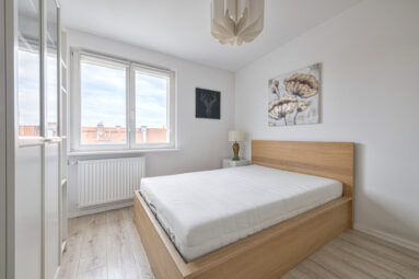 2 pok. po generalnym remoncie na ostatnim piętrze