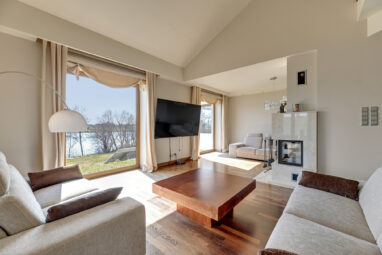 Dom bungalow z jeziorem w tle!