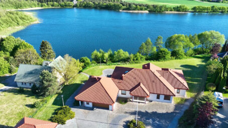 Dom bungalow z jeziorem w tle!