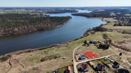 Działka budowlana w pierwszej linii jeziora