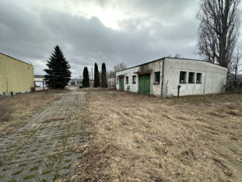 Plac z dwoma magazynami pod wynajem