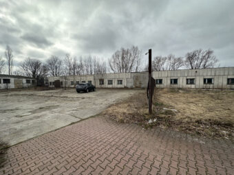 Plac z dwoma magazynami pod wynajem