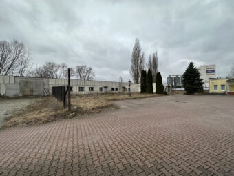 Plac z dwoma magazynami pod wynajem