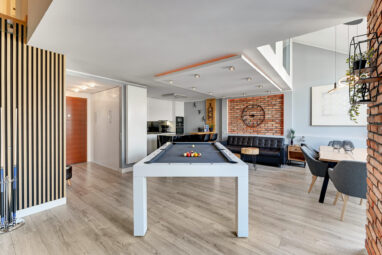 Dwupoziomowy apartament w inwestycji z basenem