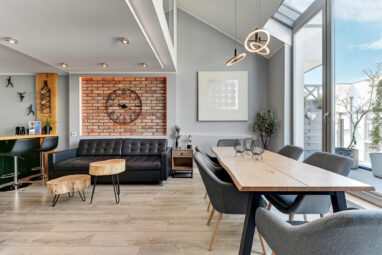 Dwupoziomowy apartament w inwestycji z basenem