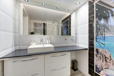 Dwupoziomowy apartament w inwestycji z basenem
