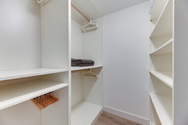 Dwupoziomowy apartament w inwestycji z basenem