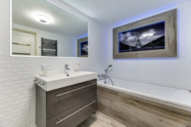 Dwupoziomowy apartament w inwestycji z basenem
