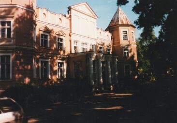 Zabudowa parkowo – pałacowa pod inwestycje.