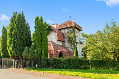 Dom w otoczeniu zieleni przy plaży-Jelitkowo