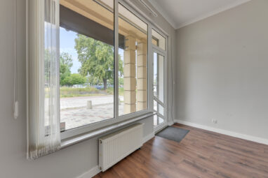 Lokal użytkowy 42 m² z witryną i dużym parkingiem