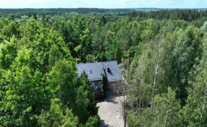 Piękna posiadłość, 1.2ha, dom z basenem, staw, las