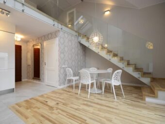 Dwupoziomowy apartament w inwestycji z basenem